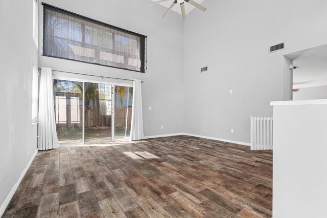 601 Lakeshore Terrace, Davie, FL 33325