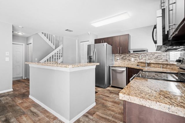 601 Lakeshore Terrace, Davie, FL 33325