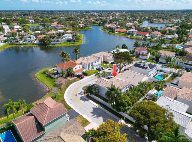 601 Lakeshore Terrace, Davie, FL 33325