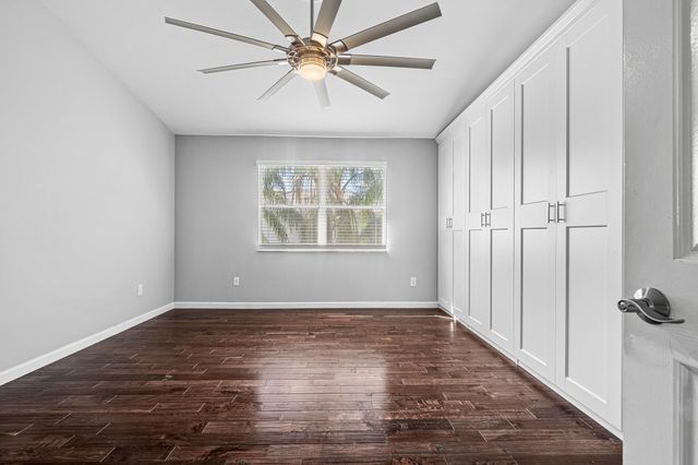 601 Lakeshore Terrace, Davie, FL 33325