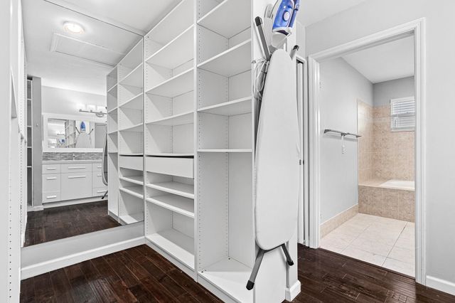 601 Lakeshore Terrace, Davie, FL 33325