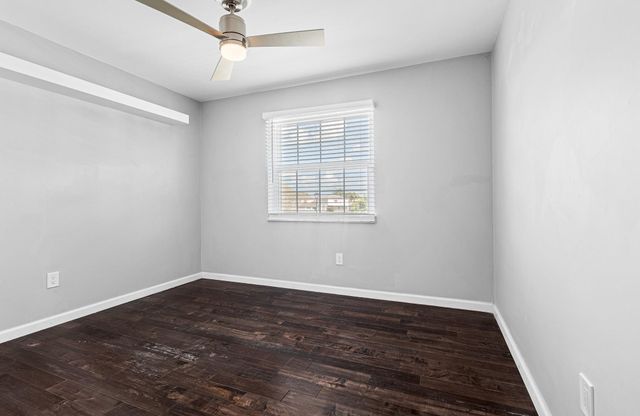 601 Lakeshore Terrace, Davie, FL 33325