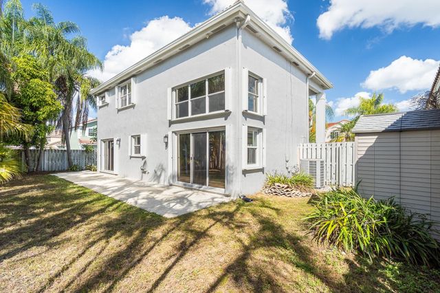 601 Lakeshore Terrace, Davie, FL 33325