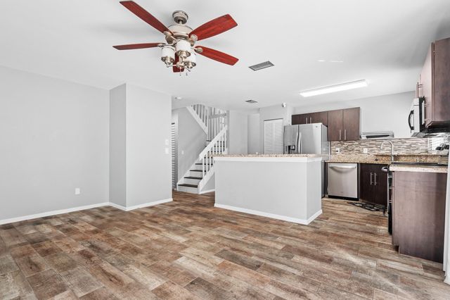 601 Lakeshore Terrace, Davie, FL 33325