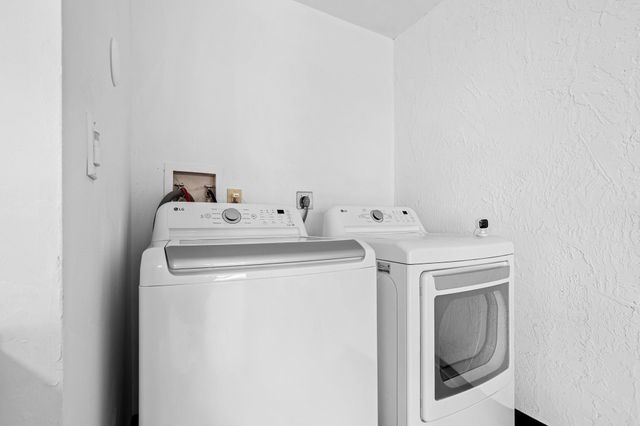 601 Lakeshore Terrace, Davie, FL 33325