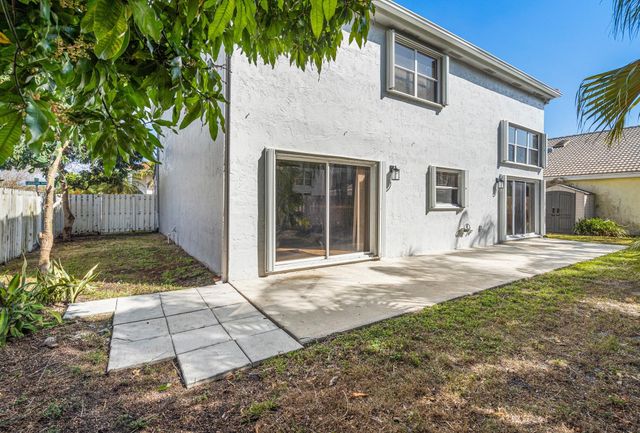 601 Lakeshore Terrace, Davie, FL 33325