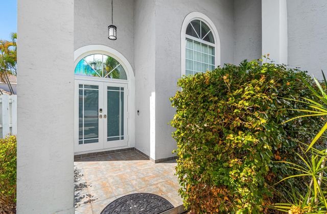 601 Lakeshore Terrace, Davie, FL 33325