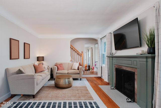 1412 Brys Drive, Grosse Pointe Woods, MI 48236