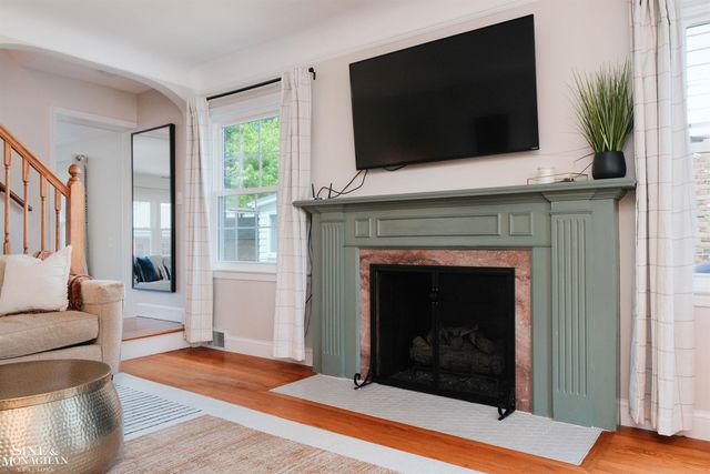 1412 Brys Drive, Grosse Pointe Woods, MI 48236