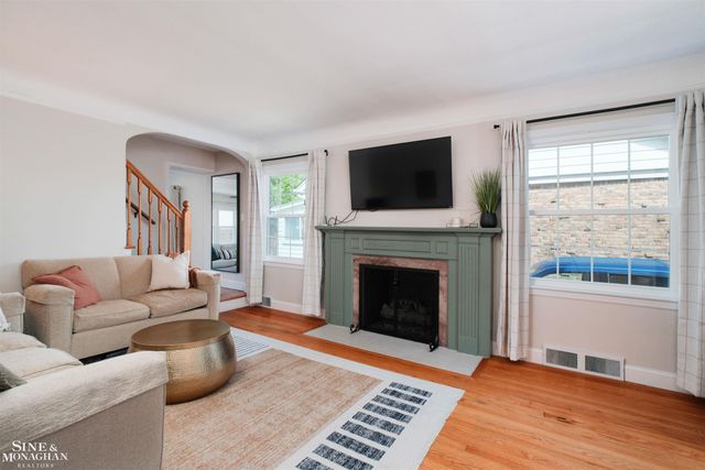 1412 Brys Drive, Grosse Pointe Woods, MI 48236