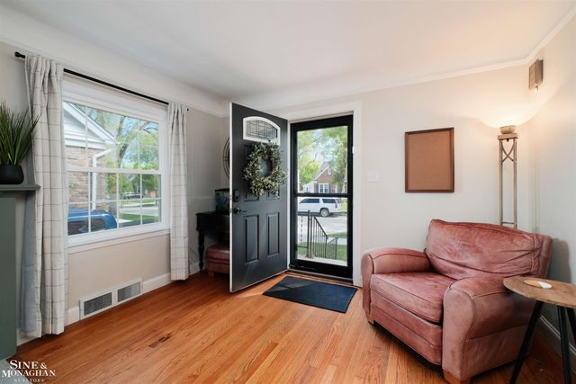 1412 Brys Drive, Grosse Pointe Woods, MI 48236