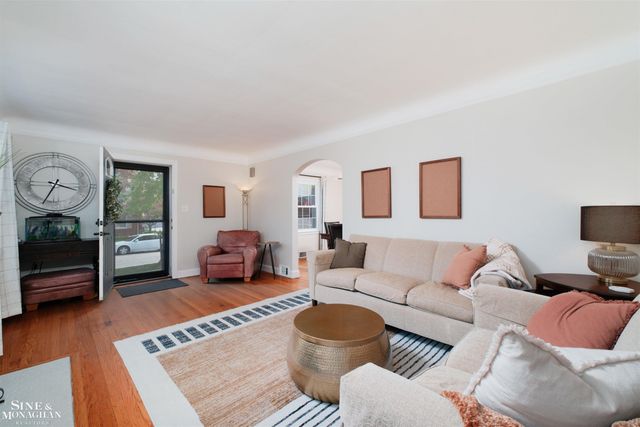 1412 Brys Drive, Grosse Pointe Woods, MI 48236