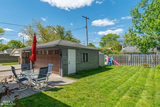 1412 Brys Drive, Grosse Pointe Woods, MI 48236