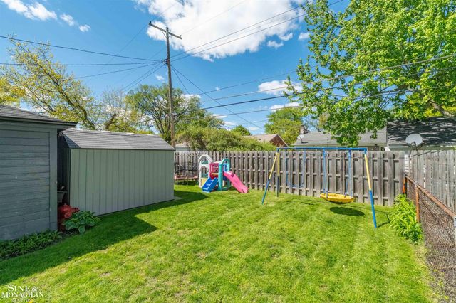 1412 Brys Drive, Grosse Pointe Woods, MI 48236
