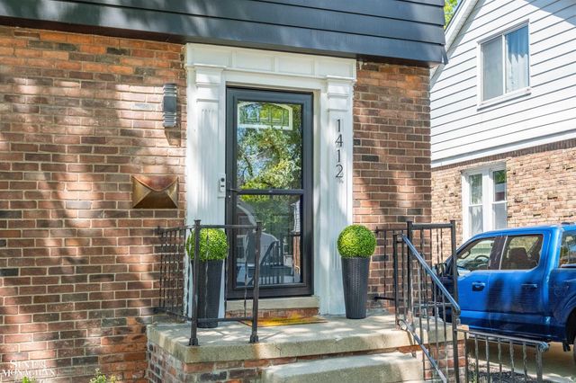 1412 Brys Drive, Grosse Pointe Woods, MI 48236