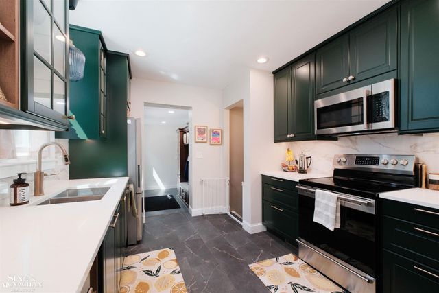 1412 Brys Drive, Grosse Pointe Woods, MI 48236