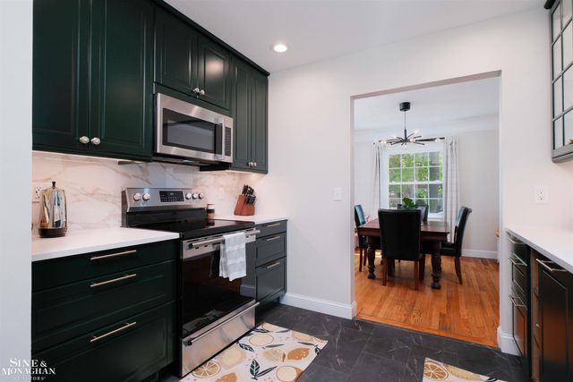 1412 Brys Drive, Grosse Pointe Woods, MI 48236