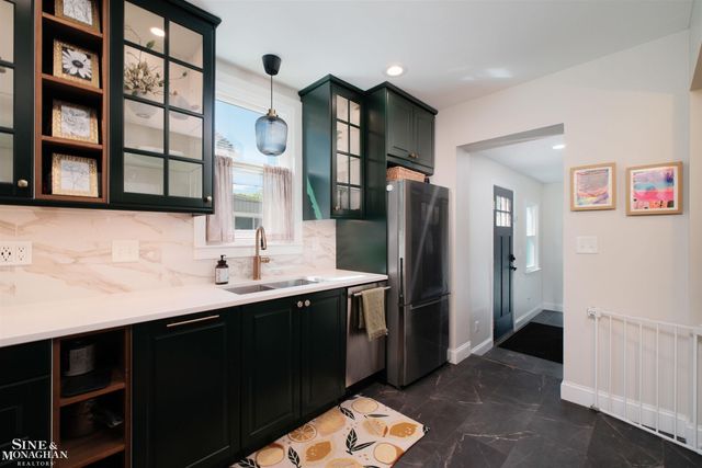 1412 Brys Drive, Grosse Pointe Woods, MI 48236