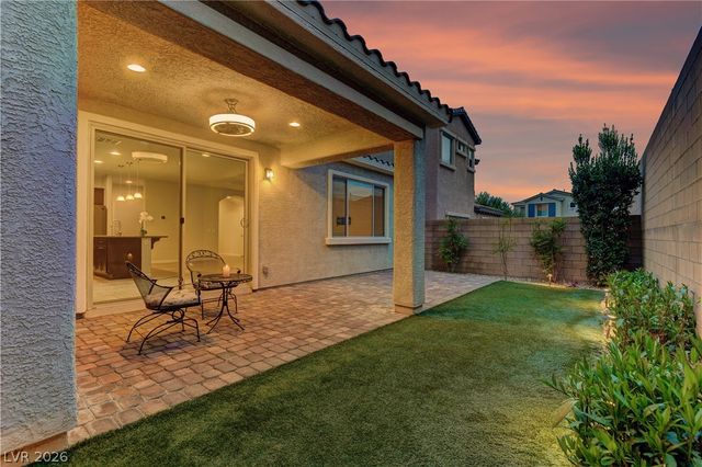 9667 Treeline Run Avenue, Las Vegas, NV 89166
