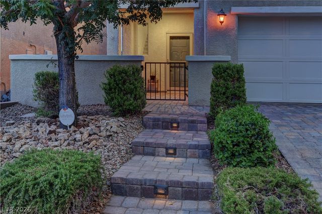 9667 Treeline Run Avenue, Las Vegas, NV 89166