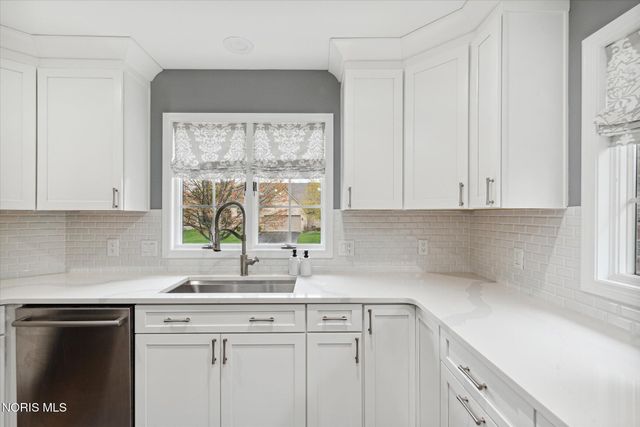 7431 Country Commons Lane, Sylvania, OH 43560
