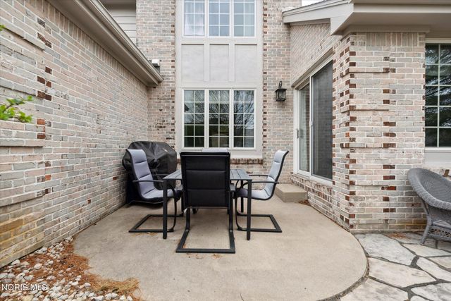 7431 Country Commons Lane, Sylvania, OH 43560
