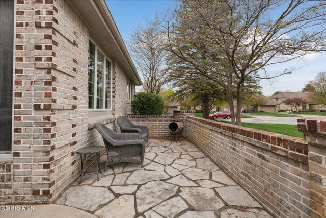 7431 Country Commons Lane, Sylvania, OH 43560