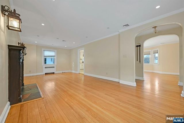 40 Clinton Avenue, Tenafly, NJ 07670