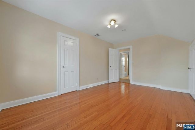 40 Clinton Avenue, Tenafly, NJ 07670