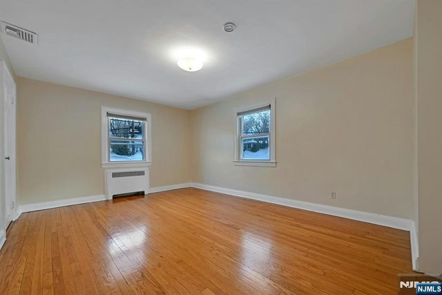 40 Clinton Avenue, Tenafly, NJ 07670