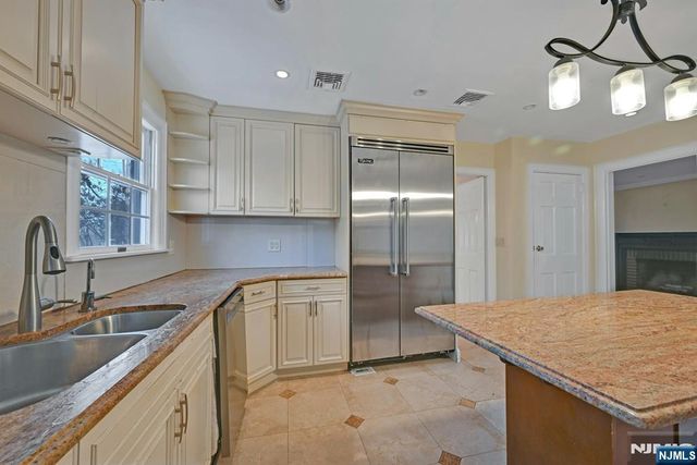 40 Clinton Avenue, Tenafly, NJ 07670