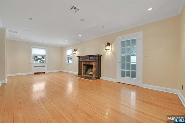 40 Clinton Avenue, Tenafly, NJ 07670