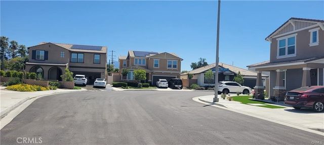 833 Half Moon Avenue, Redlands, CA 92374