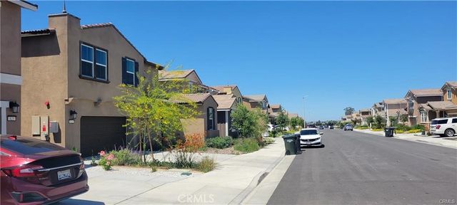 833 Half Moon Avenue, Redlands, CA 92374