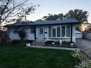 8008 Normandy Avenue, Burbank, IL 60459