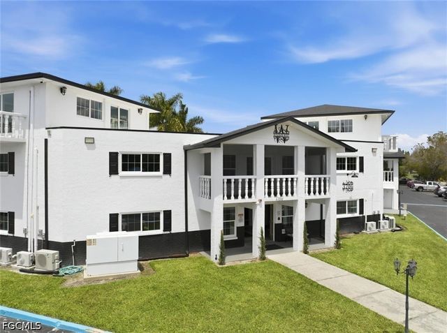 3704 Broadway 109, Fort Myers, FL 33901