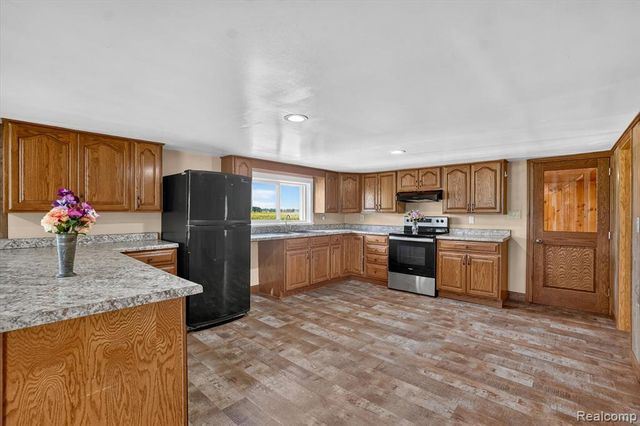 5660 Tittabawassee Road, Saginaw, MI 48604
