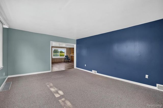 5660 Tittabawassee Road, Saginaw, MI 48604