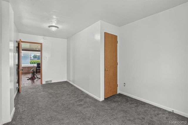 5660 Tittabawassee Road, Saginaw, MI 48604