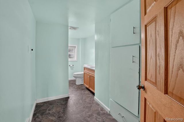 5660 Tittabawassee Road, Saginaw, MI 48604