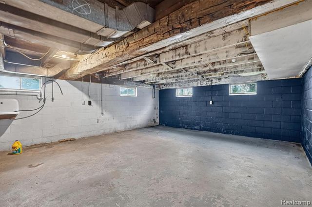 5660 Tittabawassee Road, Saginaw, MI 48604