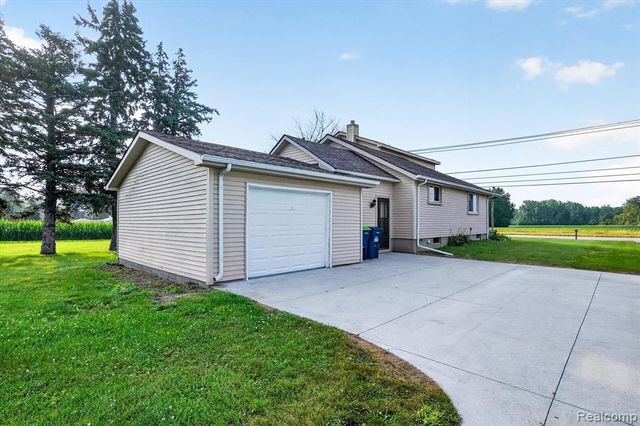 5660 Tittabawassee Road, Saginaw, MI 48604