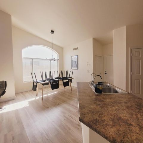 8720 W Kathleen Road, Peoria, AZ 85382