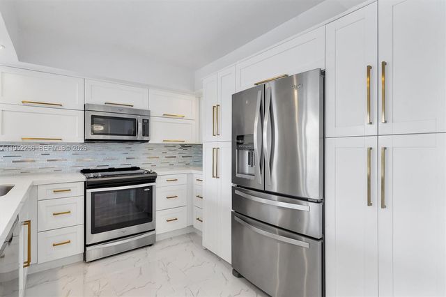 600 Parkview Dr 509, Hallandale Beach, FL 33009