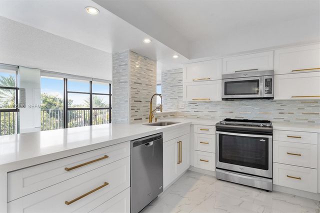 600 Parkview Dr 509, Hallandale Beach, FL 33009