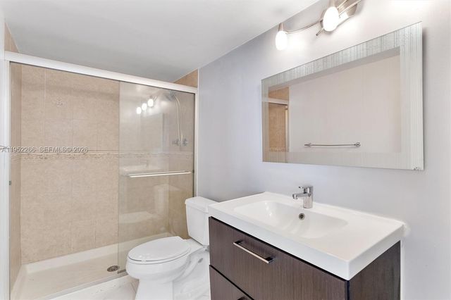 600 Parkview Dr 509, Hallandale Beach, FL 33009