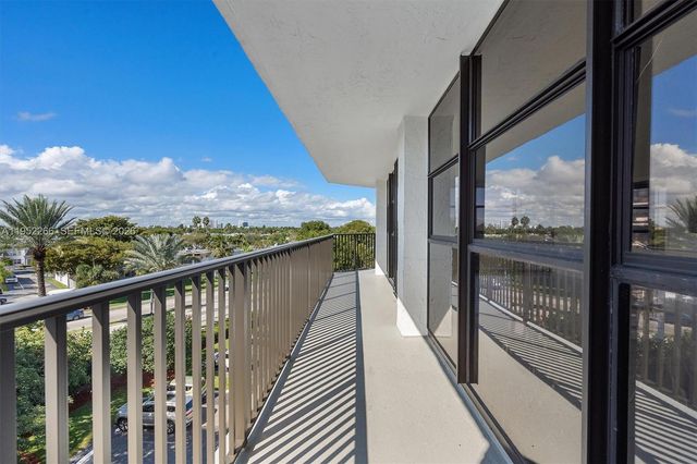 600 Parkview Dr 509, Hallandale Beach, FL 33009