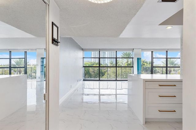 600 Parkview Dr 509, Hallandale Beach, FL 33009