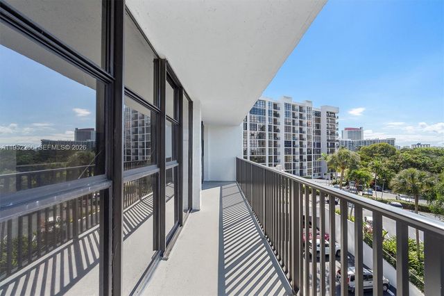 600 Parkview Dr 509, Hallandale Beach, FL 33009