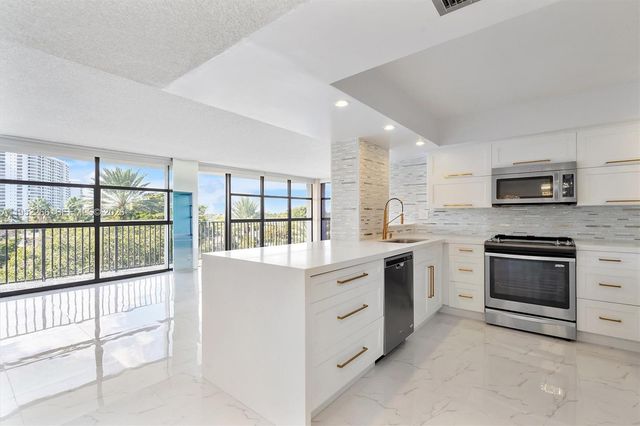 600 Parkview Dr 509, Hallandale Beach, FL 33009